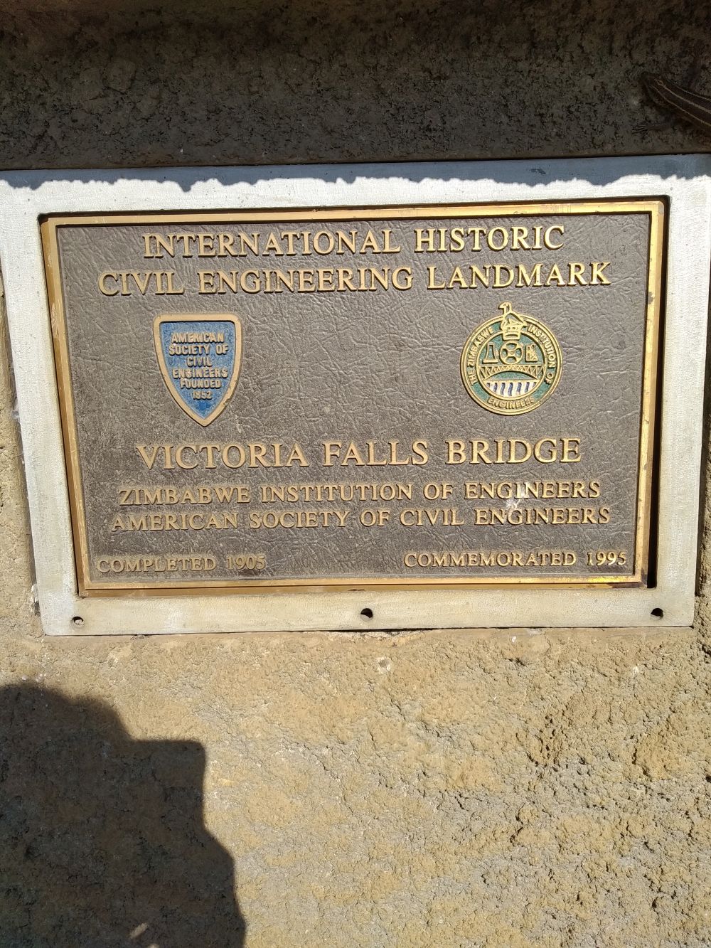 ... info na mostě u Victoria Falls 